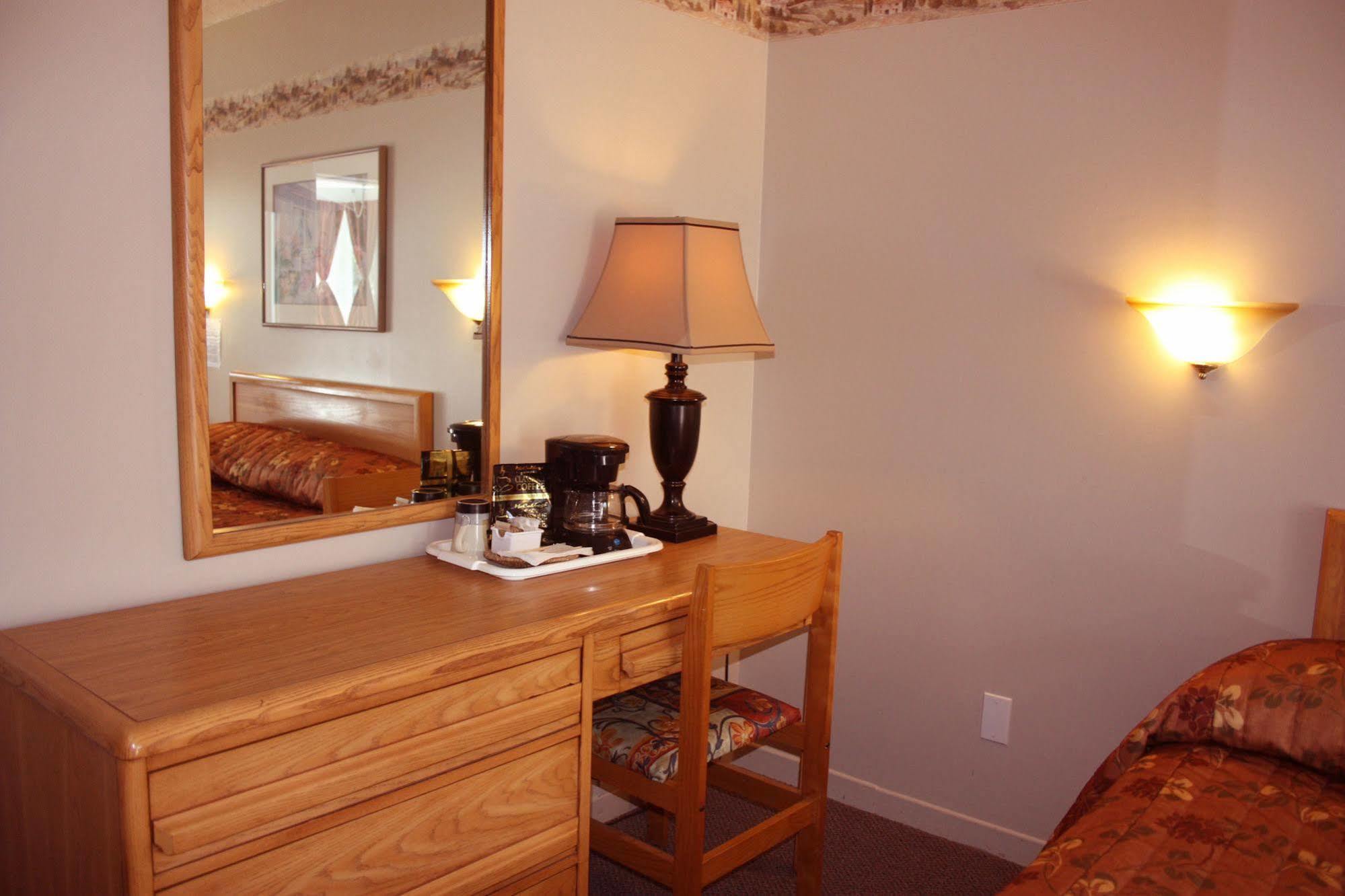 Motel Le Jolibourg Saint-Sauveur Экстерьер фото