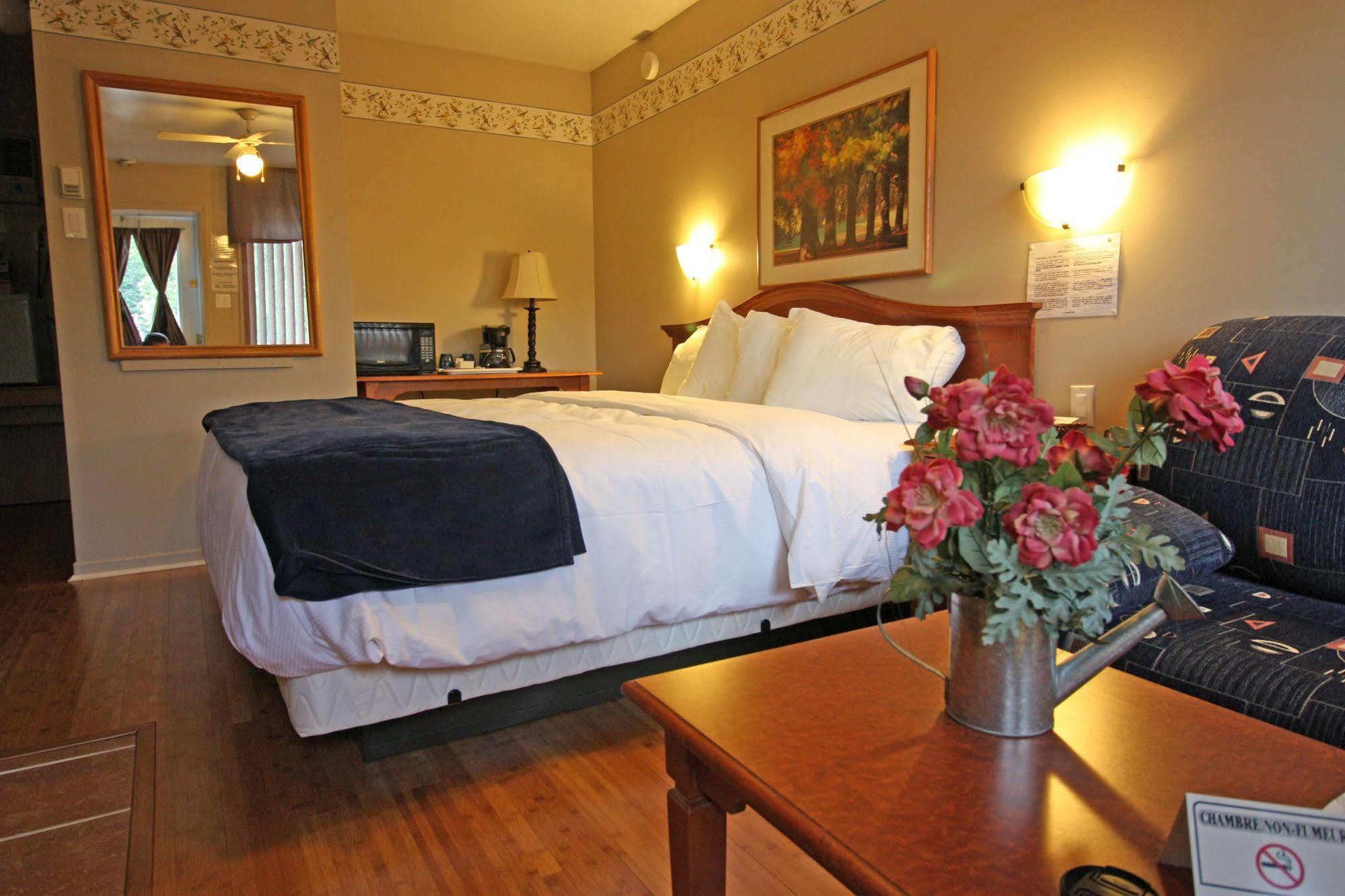 Motel Le Jolibourg Saint-Sauveur Экстерьер фото